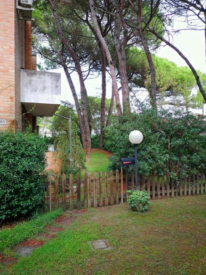 Villa A Schiera Raffinata Con Giardino Lignano Sabbiadoro Exterior foto