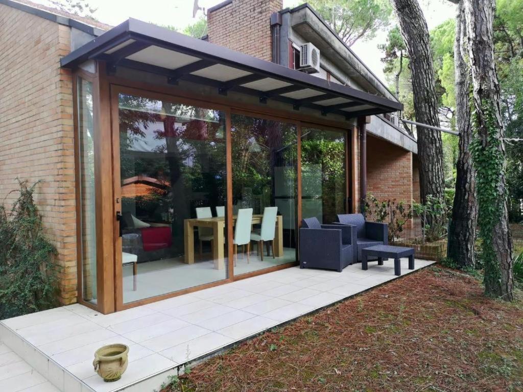 Villa A Schiera Raffinata Con Giardino Lignano Sabbiadoro Exterior foto